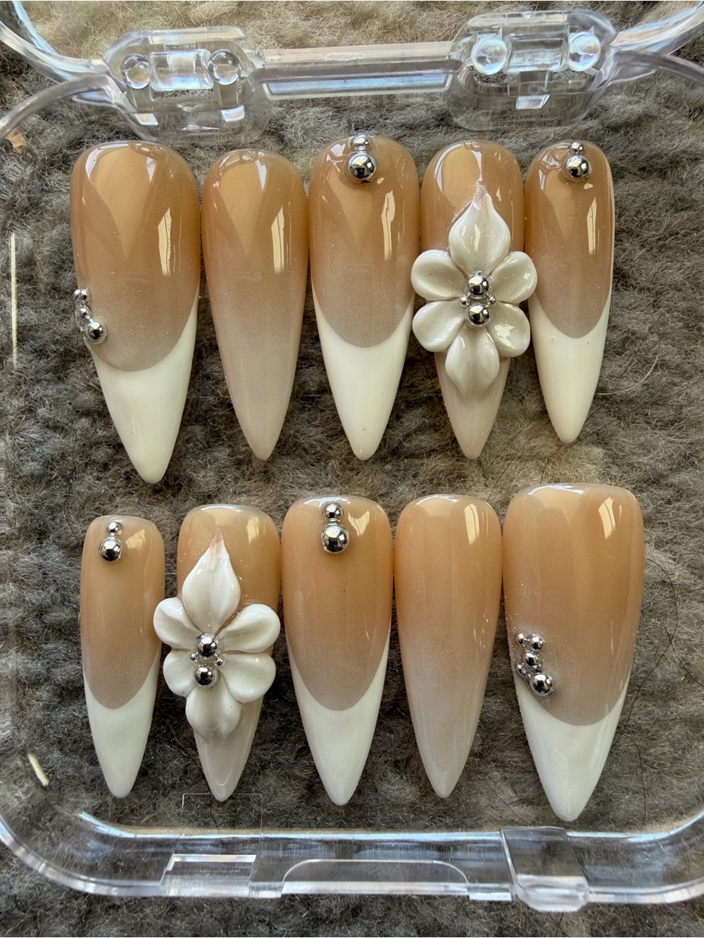 **NWT**Neutral Beige and White Acrylic Stiletto Set with 3D Floral Accent